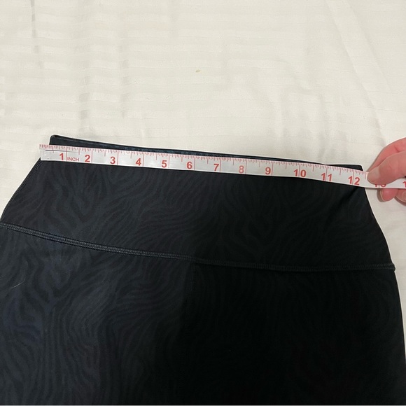 Peloton Cadent High-Rise Reversible Zebra Print Legging Black/Blue size Medium - Picture 14 of 16